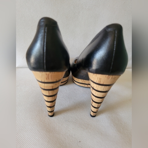 MICHAEL KORS BLACK LEATHER 4"‎ HEELS - Picture 3 of 8